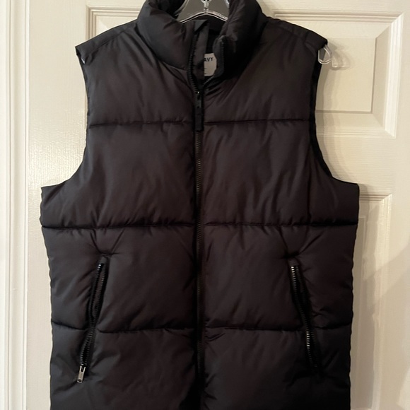 Men’s Black Old Navy Vest size small hood condition barely worn. - Picture 1 of 3